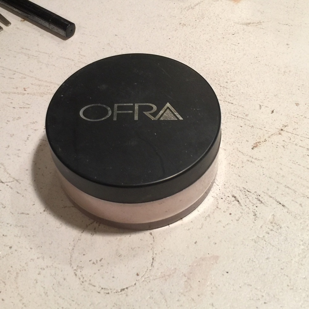 OFRA Translucent Powder Light - Picture 1 of 3